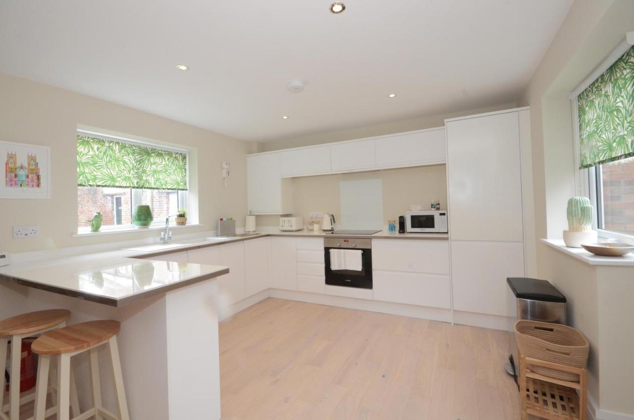 The Mews - 2 Bedroom Luxury, Spacious House With Free Parking ヨーク エクステリア 写真